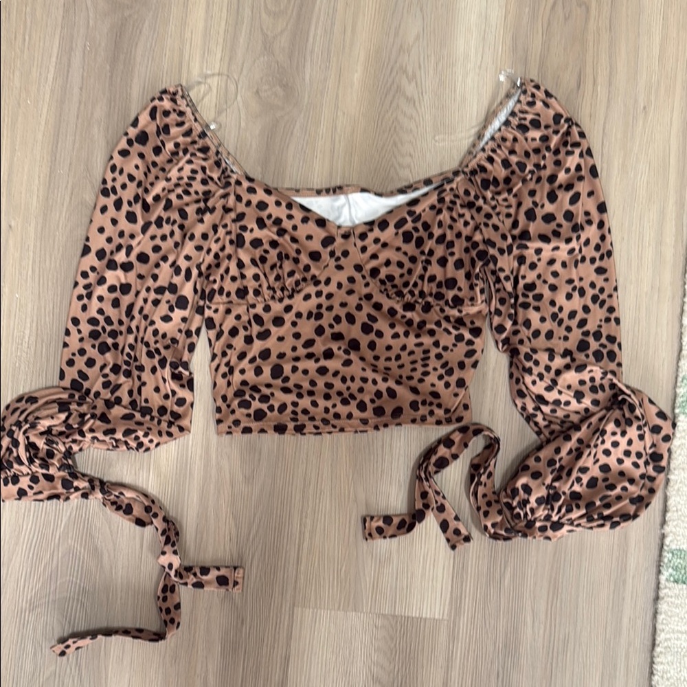 Leopard Print Puff Sleeve Top